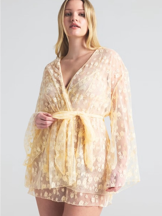 SKIMS Butter Yellow Sheer Floral Lace Robe - Picture 5 of 11